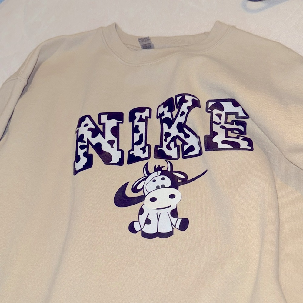 Gildan Crewneck with Cow